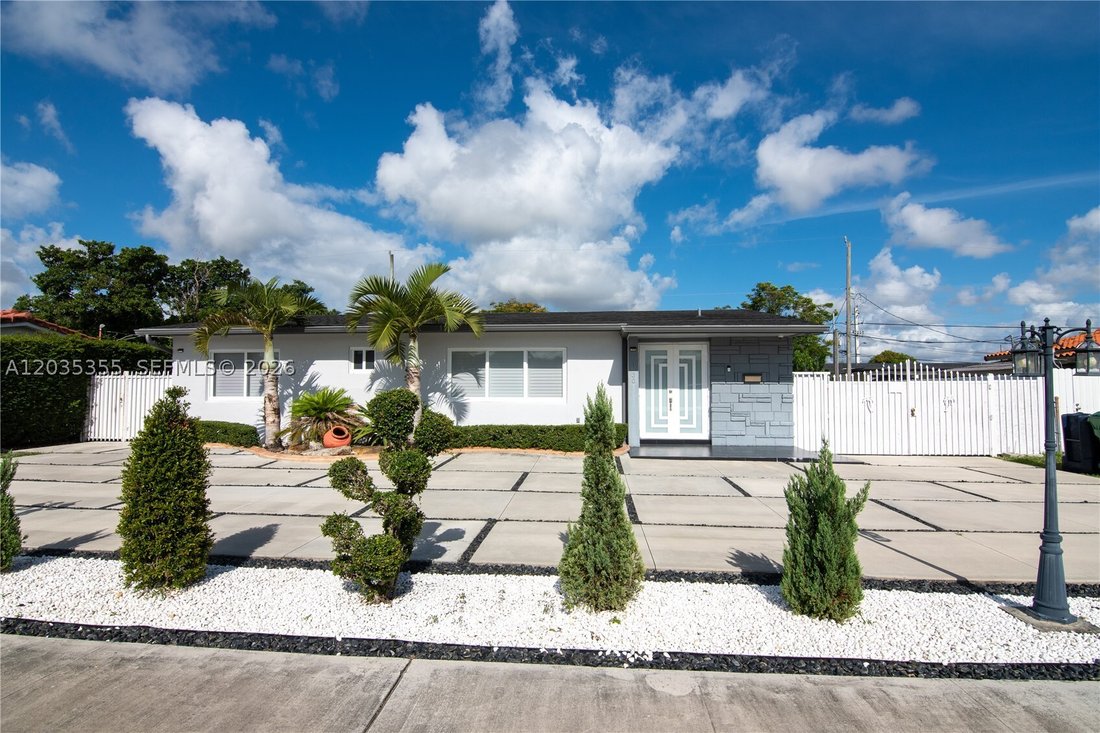 House in Miami, Florida, United States 1 - 18145519