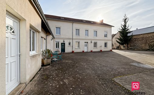 Villa in Centre Ville, Avallon, France 1