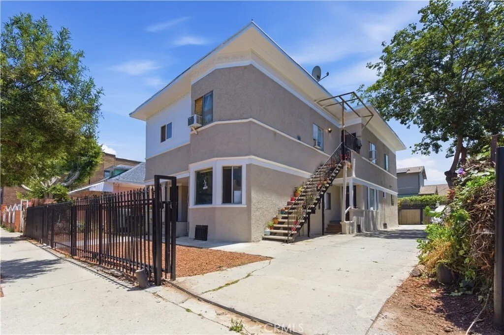 Los Angeles, California, United States 1 - 18162684