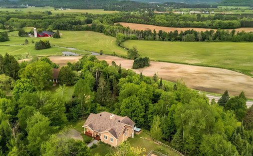 House in Mont-Tremblant, Quebec, Canada 1