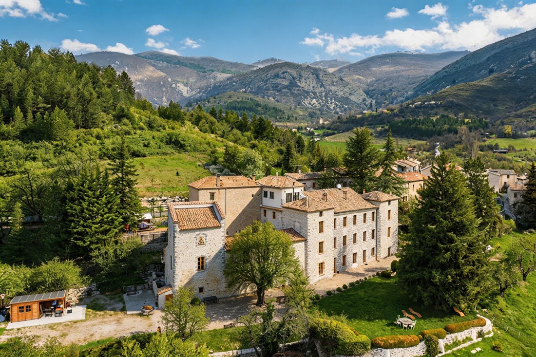 Chateau in Montbrun-les-Bains, Auvergne-Rhône-Alpes, France 1 - 15955376