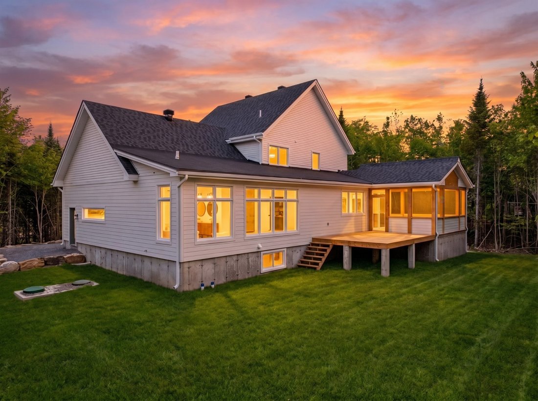 House in Sainte-Anne-des-Lacs, Quebec, Canada 2 - 18160463