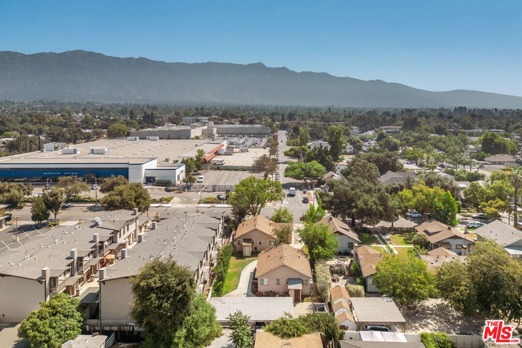 Altadena, California, United States 3 - 18159568