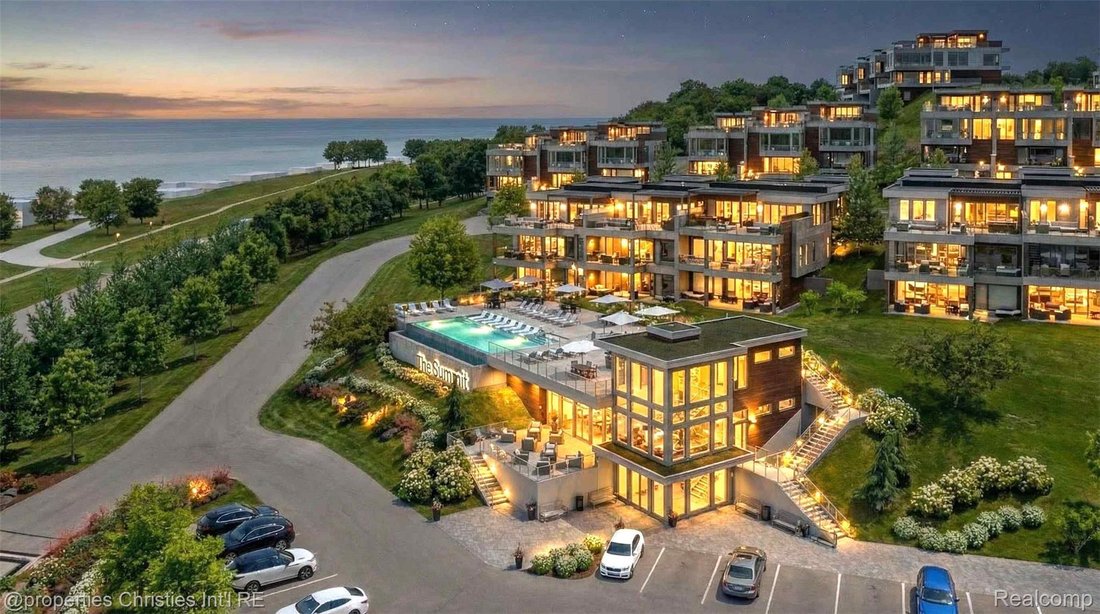 Condo in Petoskey, Michigan, United States 1 - 18156986