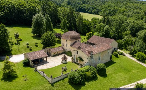 Castle in Léguillac-de-l'Auche, Nouvelle-Aquitaine, France 1