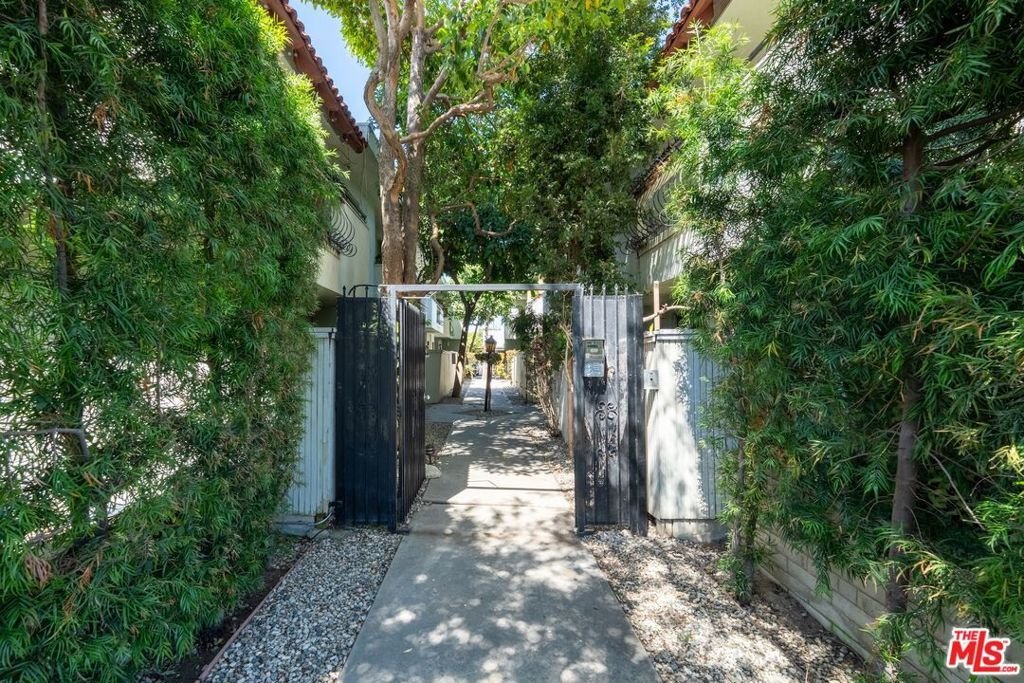 Los Angeles, California, United States 3 - 18159578