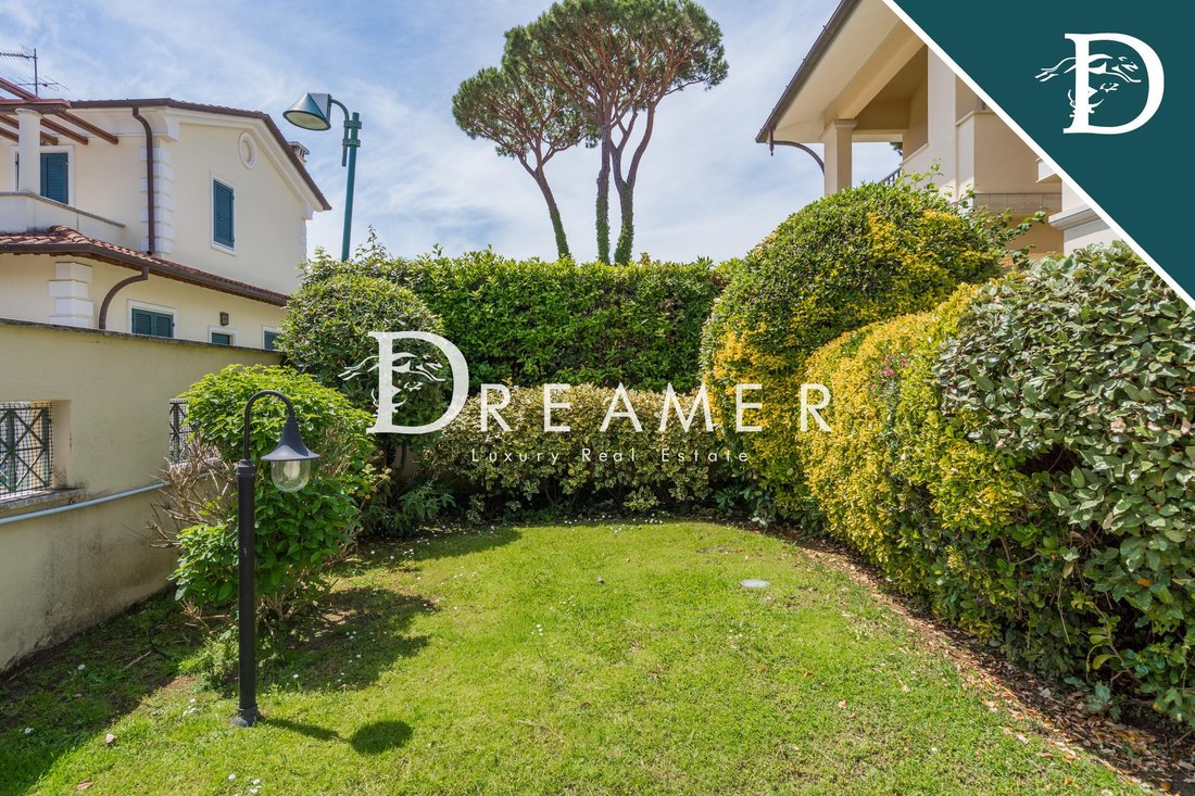 House in Center, Forte dei Marmi, Tuscany 3 - 18125657
