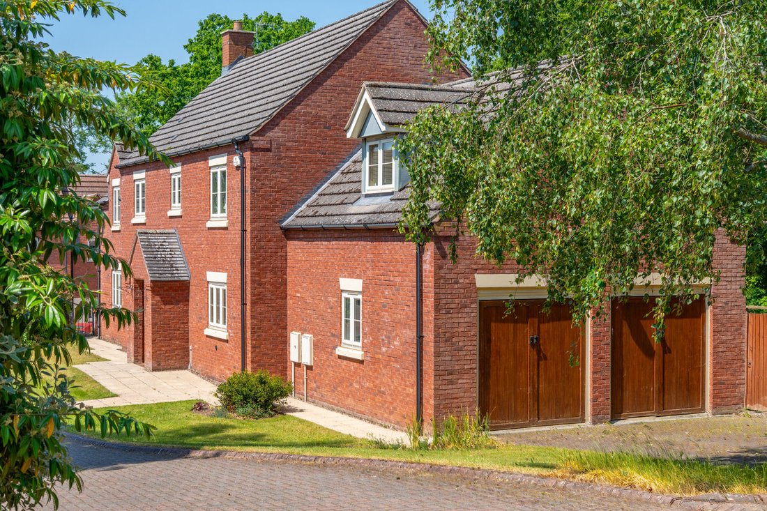 House in Astwood Bank, Redditch, England 3 - 18162680