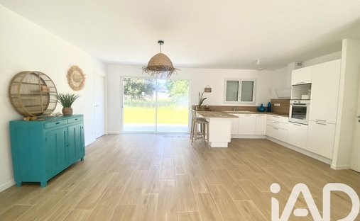 House in Vaux-sur-Mer, Nouvelle-Aquitaine, France 1