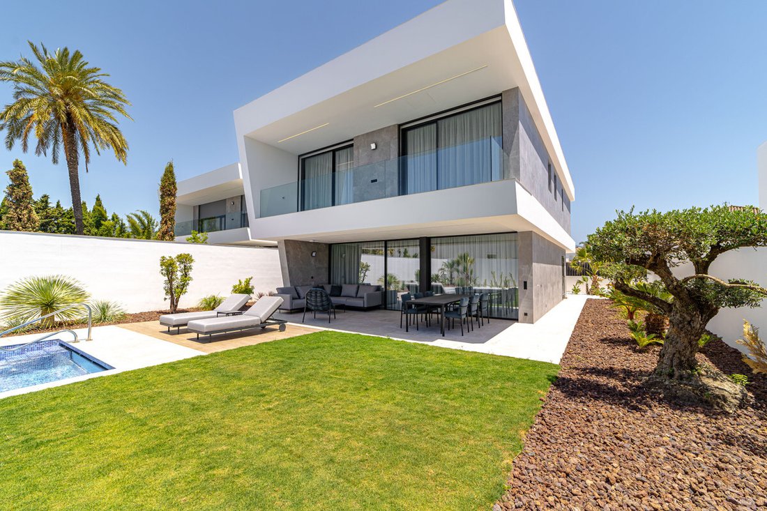 Villa in San Pedro de Alcantara, Andalusia, Spain 1 - 18090846