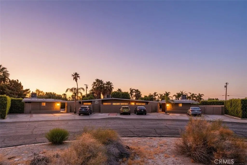 Palm Springs, California, United States 1 - 18167303