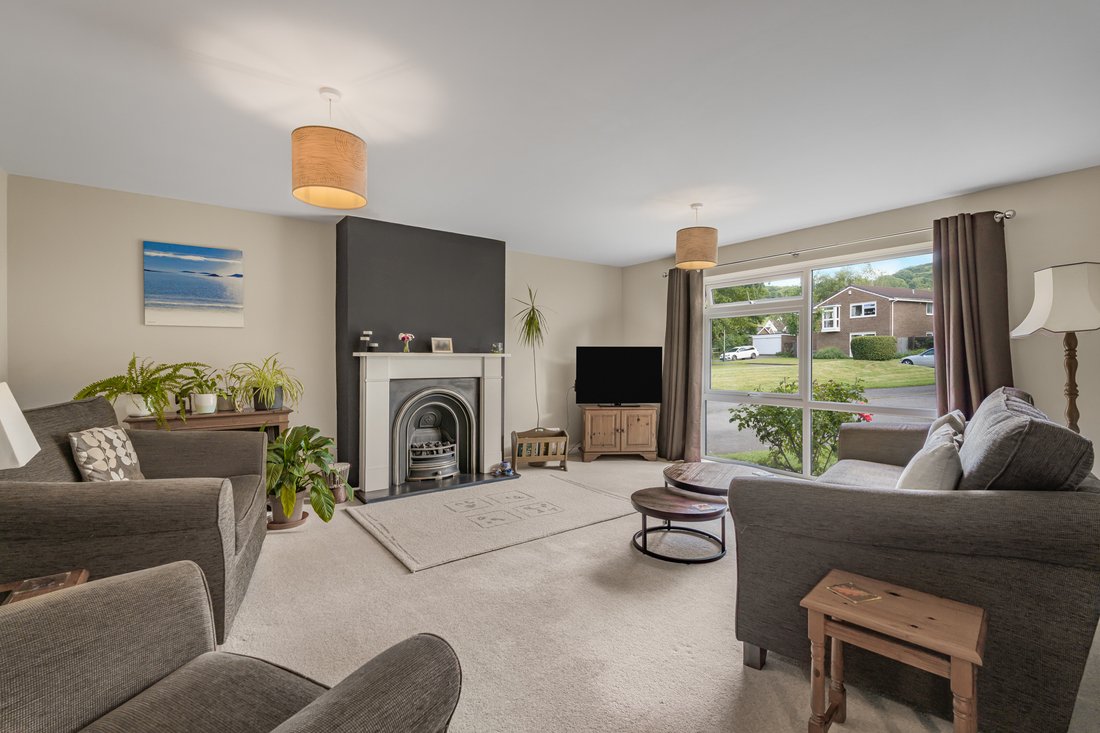 Bungalow in Charlton Kings, England 2 - 18157952