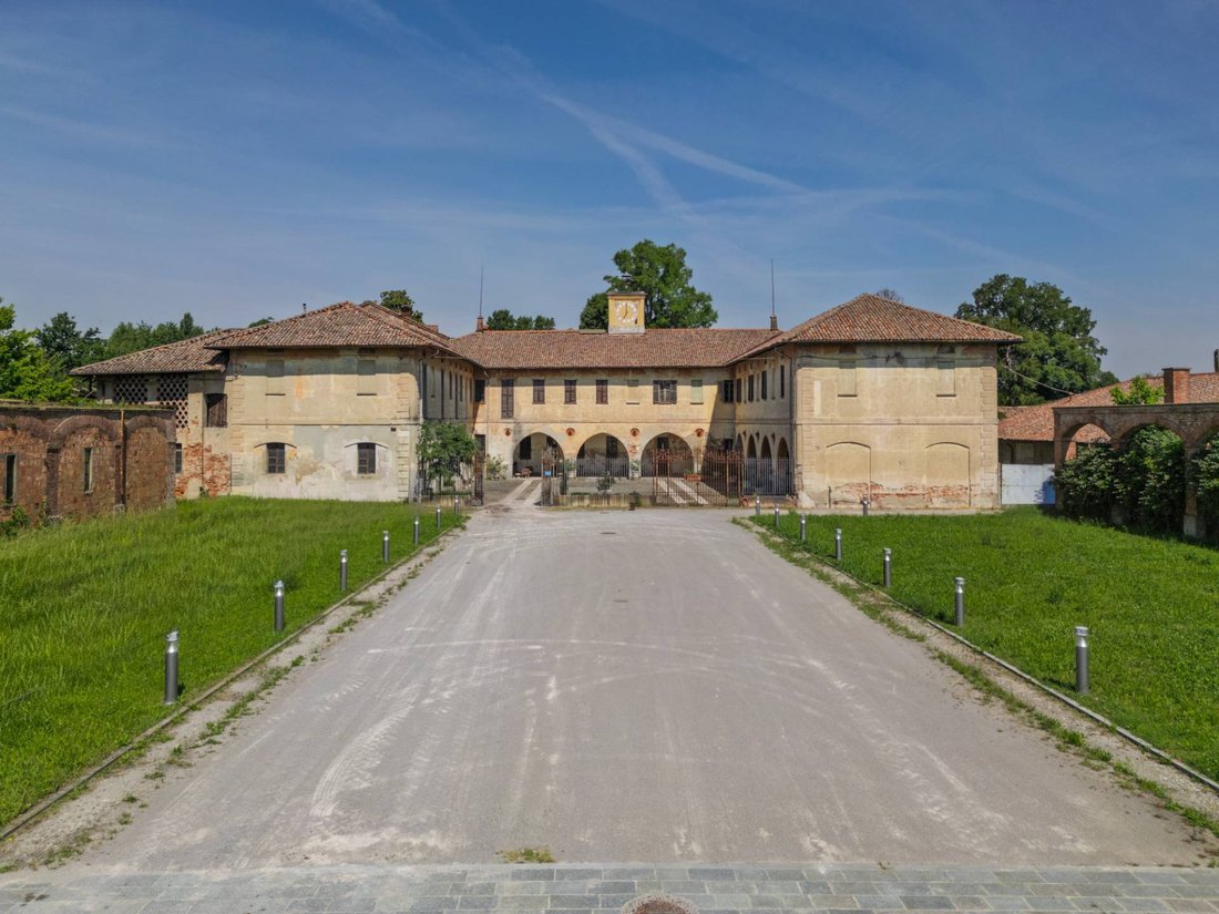 Villa in Rozzano, Lombardy, Italy 4 - 18161476