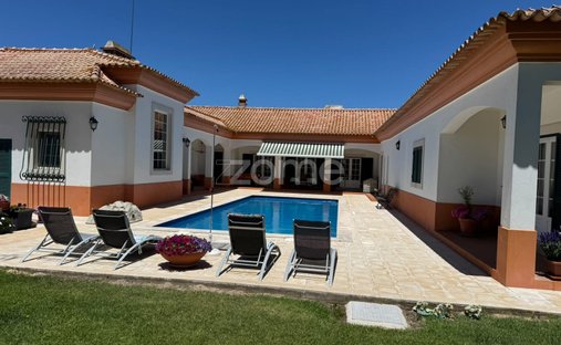 House in Moita, Setubal, Portugal 1