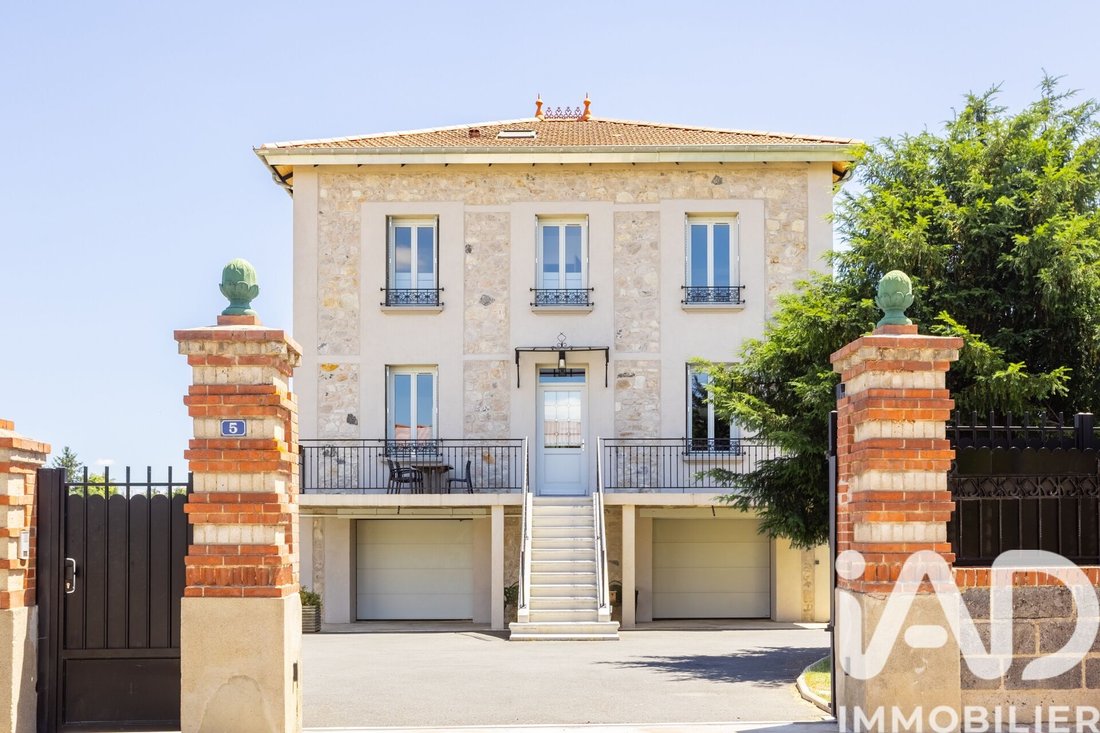House in Saint-Marcellin-en-Forez, Auvergne-Rhône-Alpes, France 1 - 18169304
