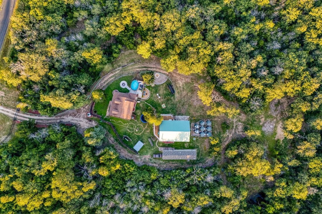 House in Coupland, Texas, United States 1 - 18167028