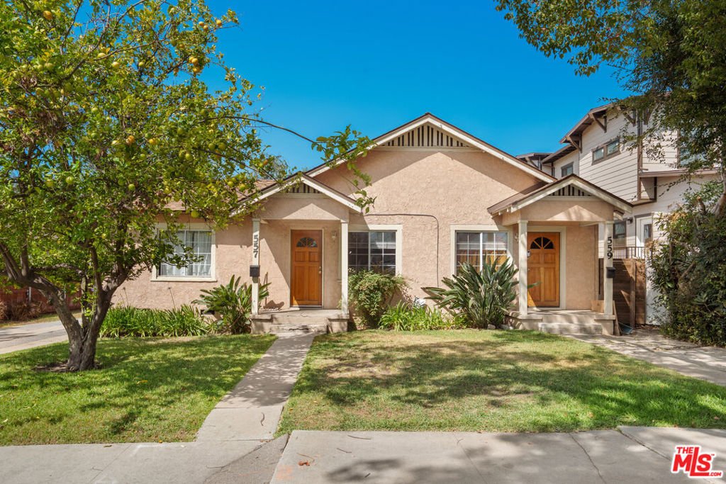 Altadena, California, United States 1 - 18159568
