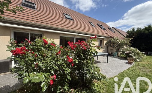 House in Bord de Marne, Champs-sur-Marne, France 1