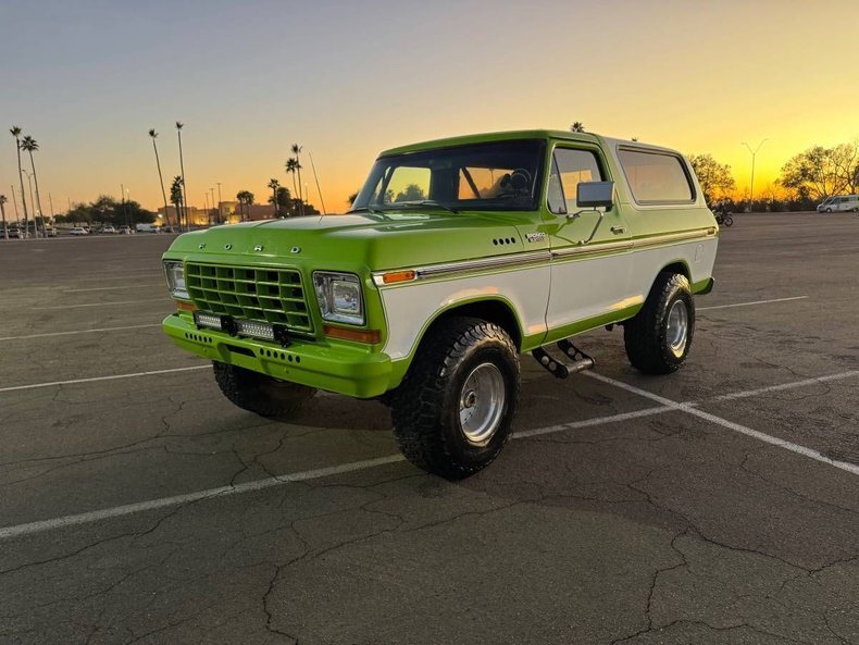 Suv in Glendale, United States 1 - 18162449