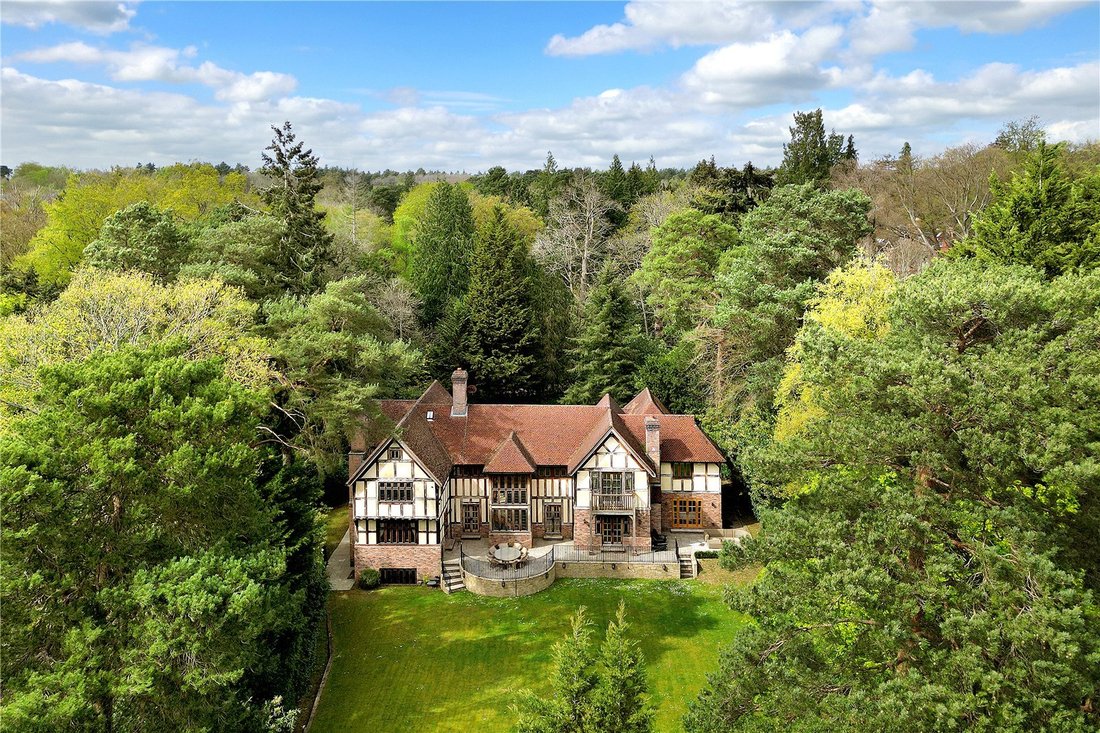 House in Virginia Water, England 1 - 18155639