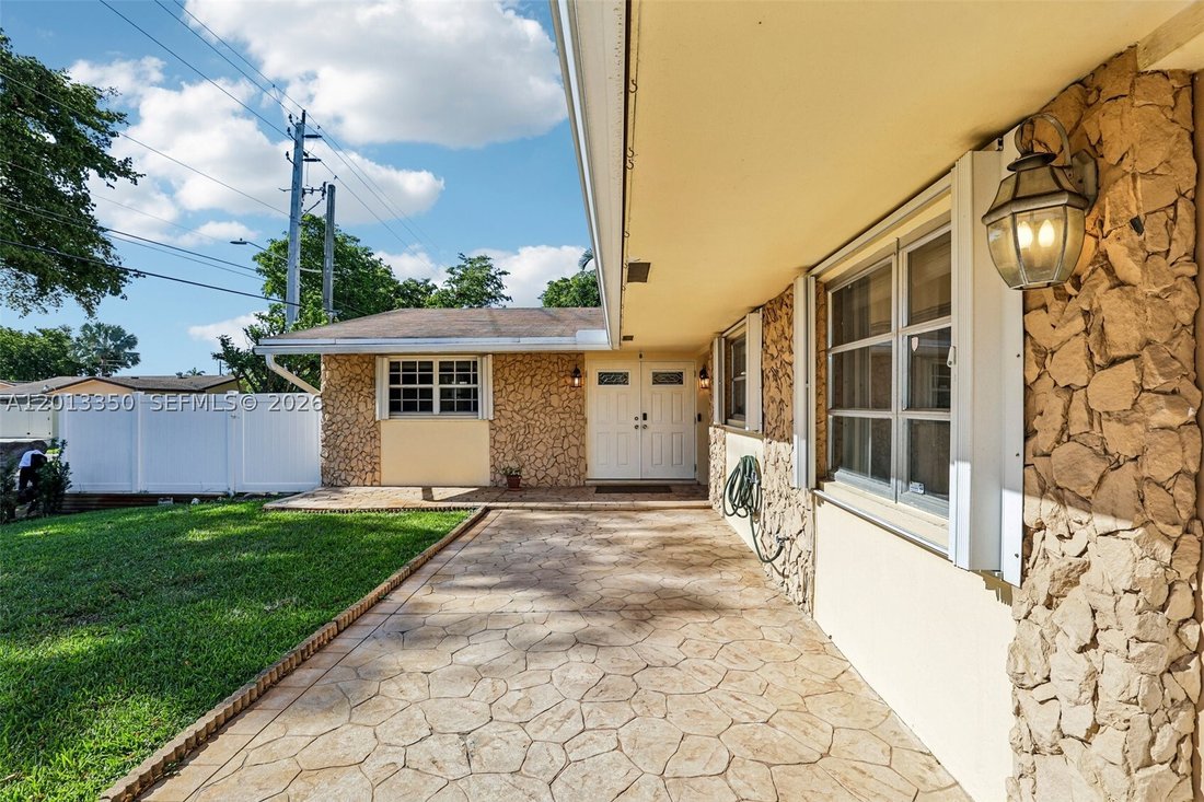 Apartment in Dania Beach, Florida, United States 3 - 17846372