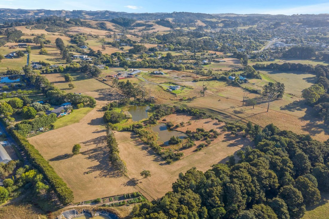 House in Waimauku, Auckland, New Zealand 4 - 17971633