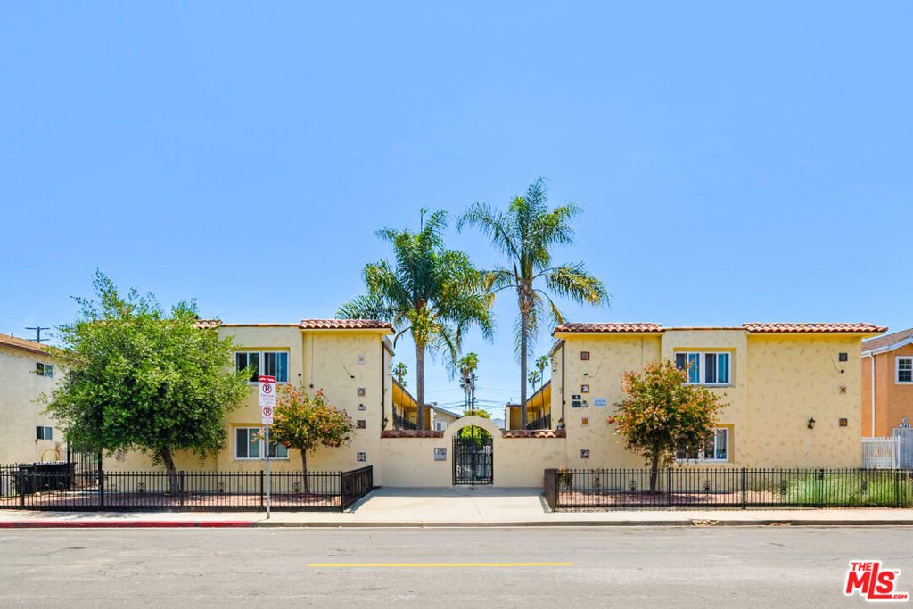 Los Angeles, California, United States 2 - 18162907