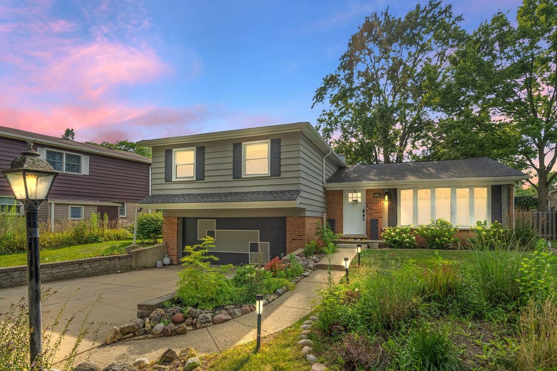 House in Mount Prospect, Illinois, United States 1 - 18154559