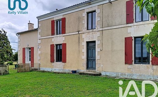 House in Coulon, Nouvelle-Aquitaine, France 1