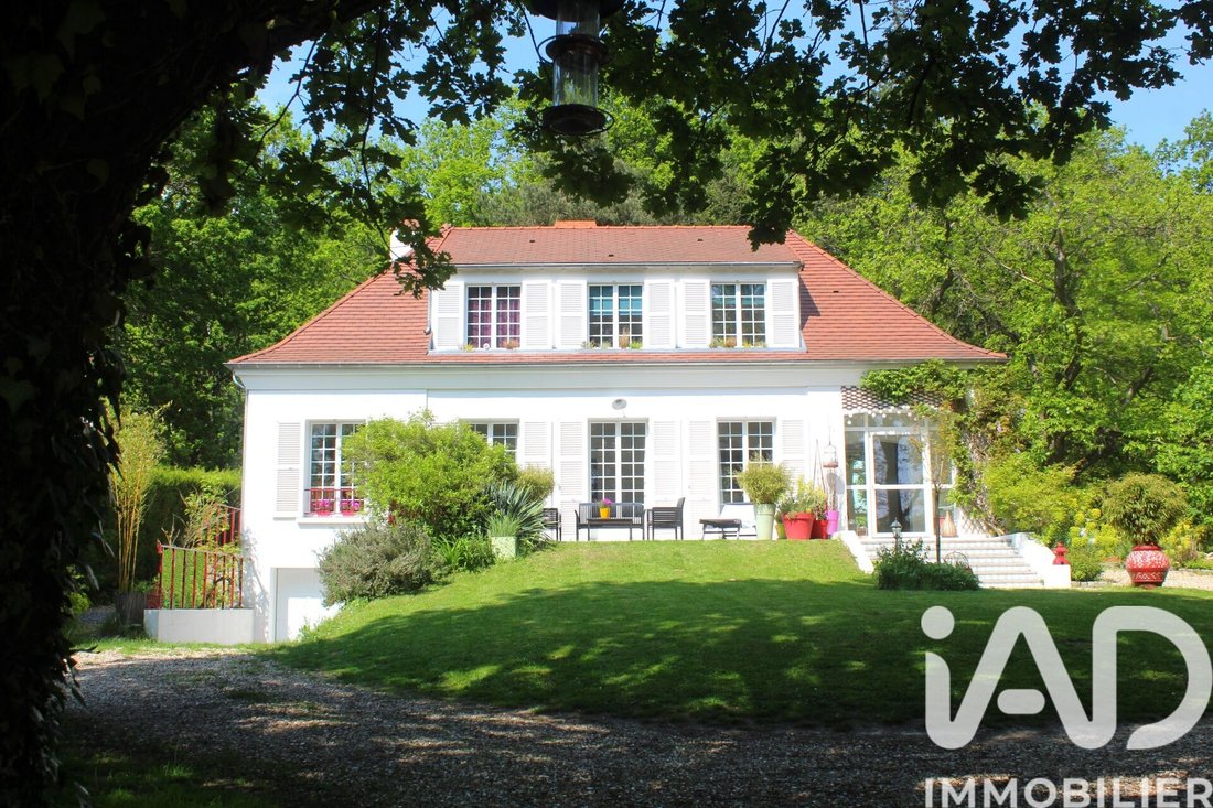 House in Saint-Remy-l'Honore, Ile-de-France, France 1 - 18169326