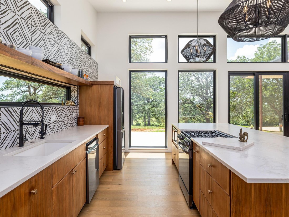 House in Thrall, Texas, United States 5 - 18158515