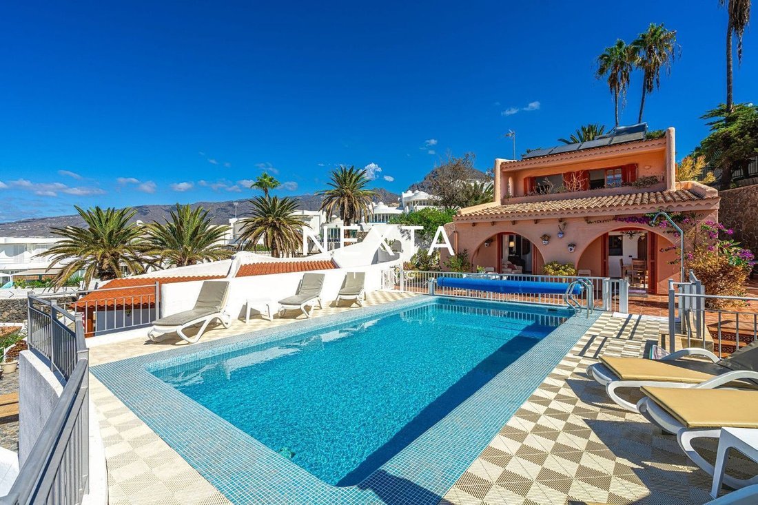 Villa in Costa Adeje, Adeje, Canary Islands 1 - 18154381