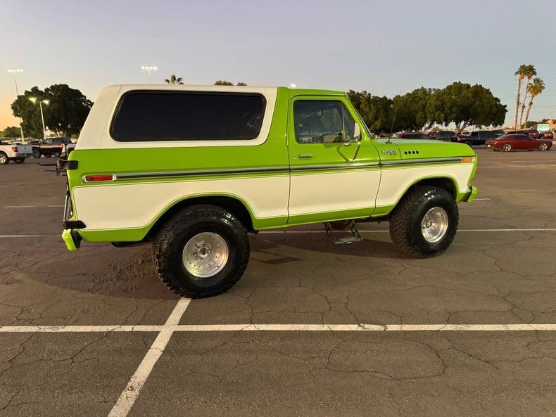 Suv in Glendale, United States 5 - 18162449