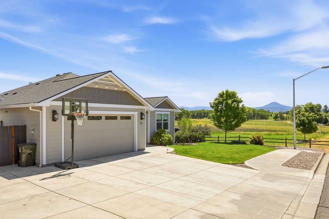 House in Eagle Point, Oregon, United States 4 - 18157721