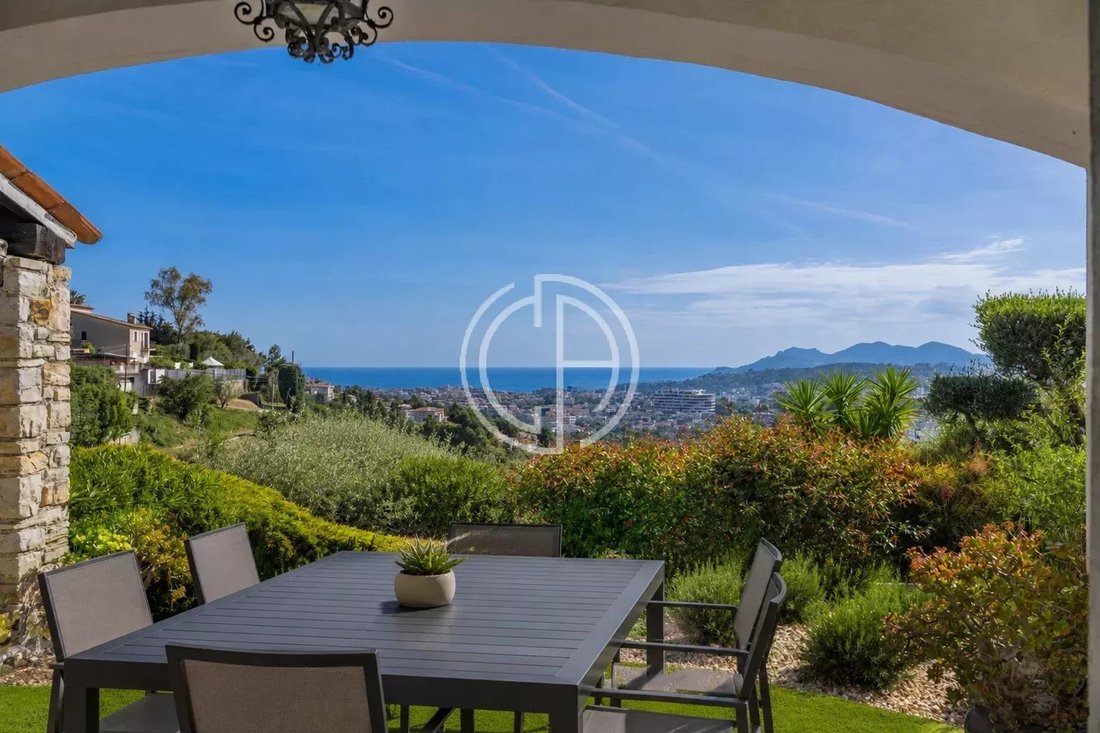 Villa in Mougins, Provence-Alpes-Côte d'Azur, France 1 - 17539626