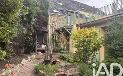 House in Sud, Triel-sur-Seine, France 1