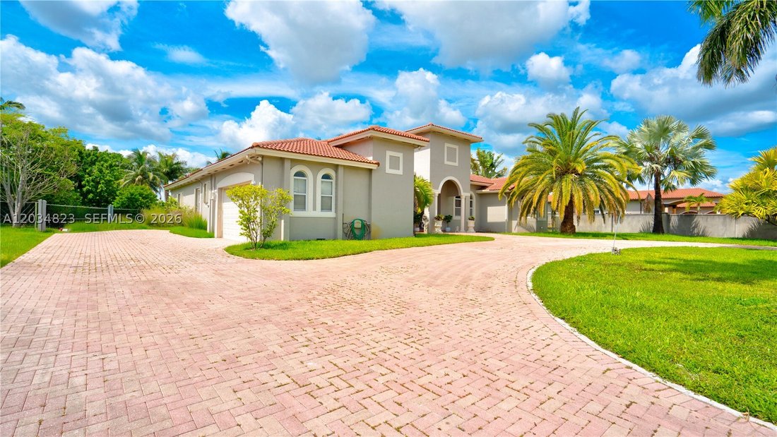 Maison à Miami Lakes, Floride, États-Unis 3 - 18163006