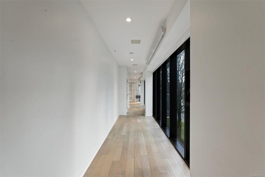 Condo in Victoria, British Columbia, Canada 3 - 18167562