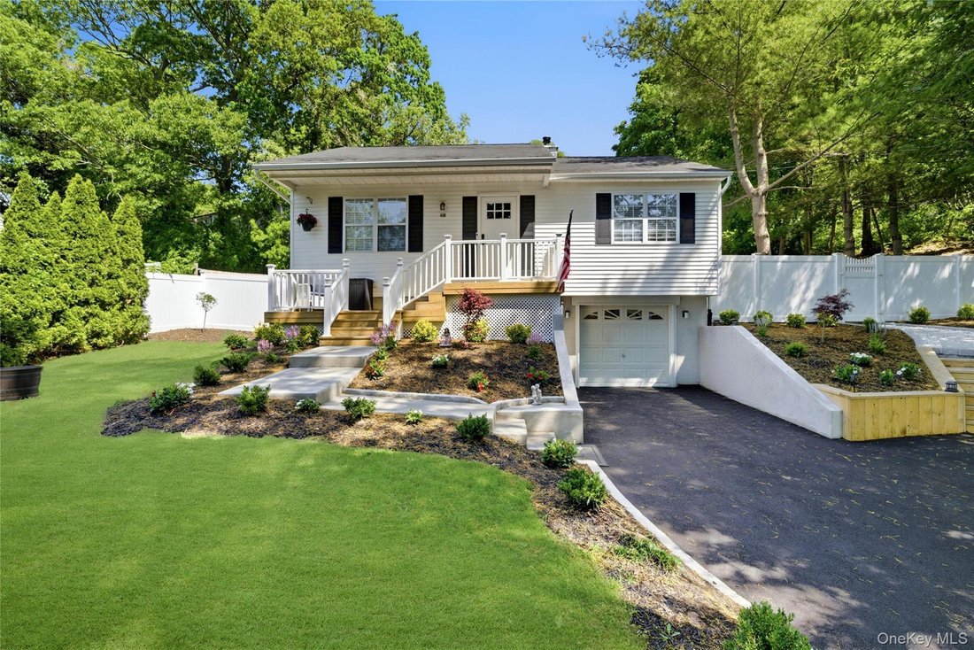 House in Rocky Point, New York, United States 1 - 18156074