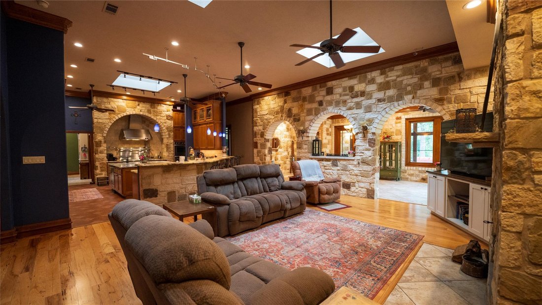 House in Davilla, Texas, United States 2 - 18167035