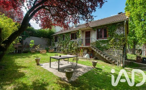 House in La Châtaigneraie-La Feuillaume Sud, La Celle-Saint-Cloud, France 1