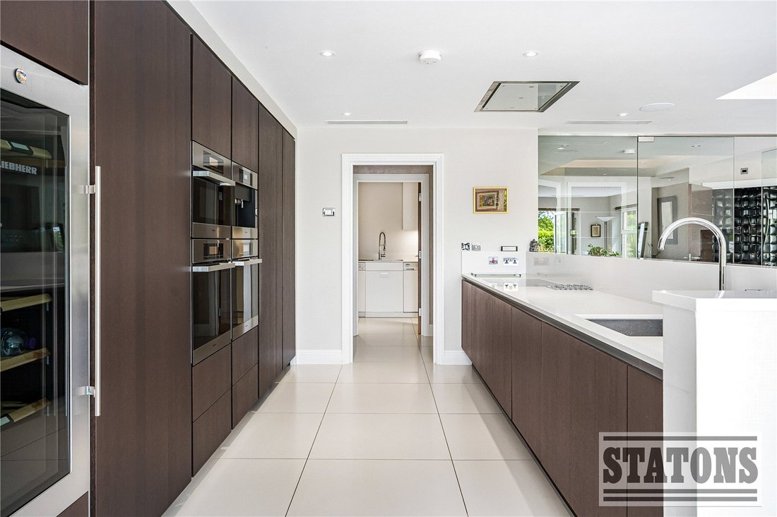 Apartment in Cockfosters, Enfield, England 5 - 18158287