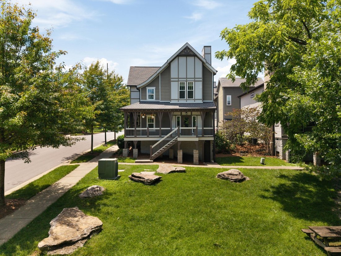 Co Op in Nashville, Tennessee, United States 2 - 18159894