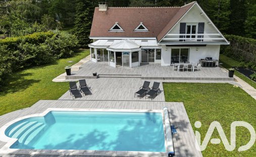 House in Ouest, Lamorlaye, France 1