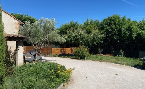 House in Althen-des-Paluds, Provence-Alpes-Côte d'Azur, France 1