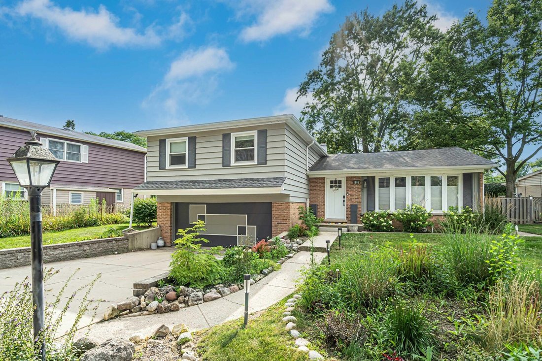 House in Mount Prospect, Illinois, United States 2 - 18154559