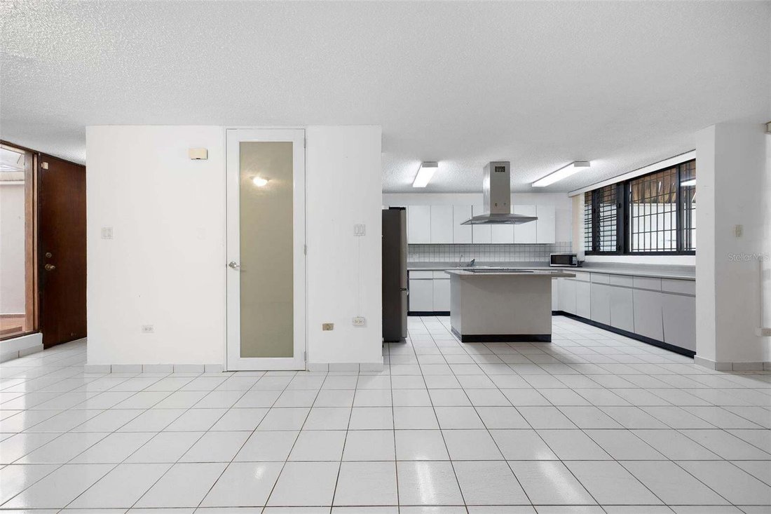 GUAYNABO, PR, United States 5 - 18167472