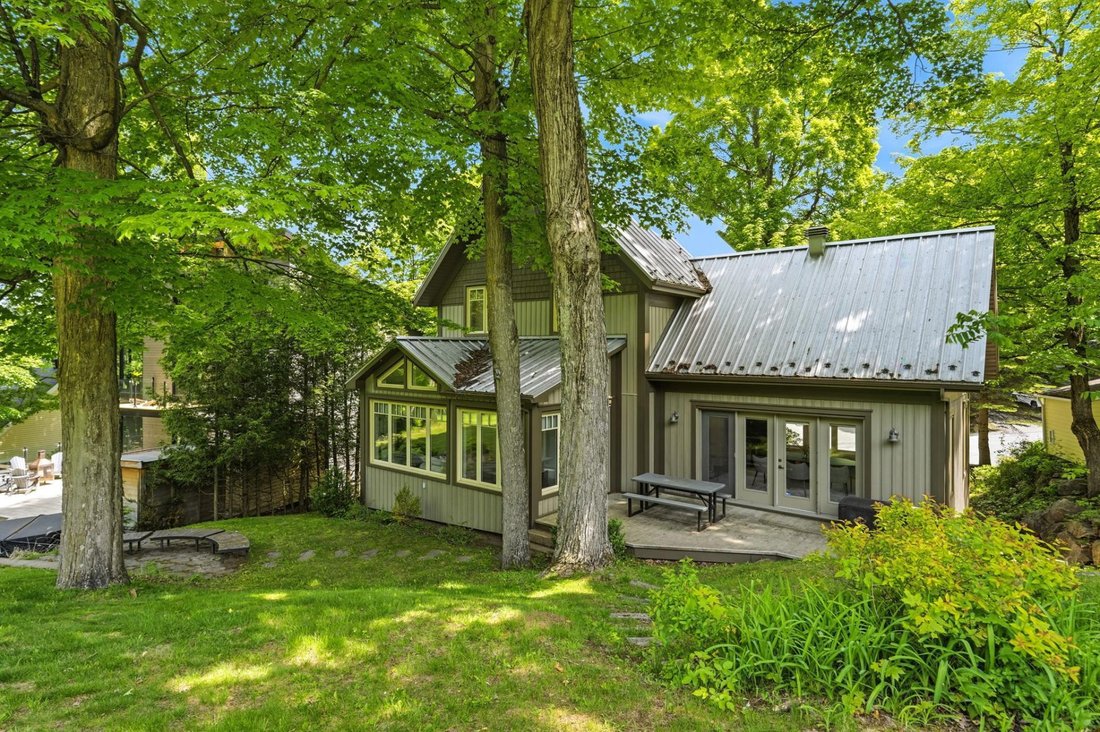 House in Bromont, Quebec, Canada 2 - 18160503