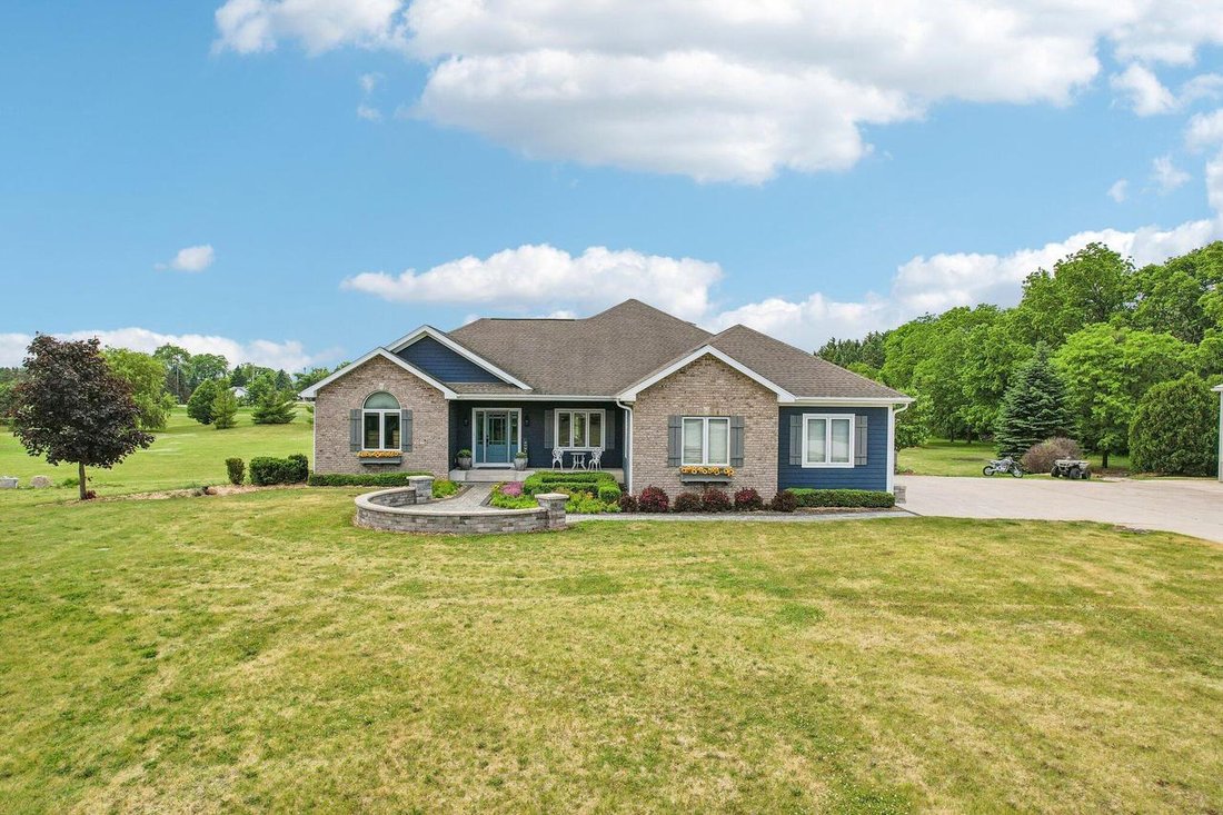 House in Caledonia, Wisconsin, United States 2 - 18154673