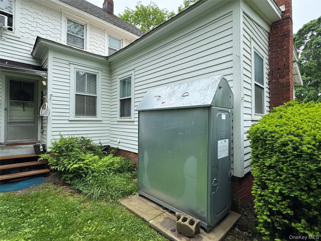 Center Moriches, New York, United States 5 - 18162329